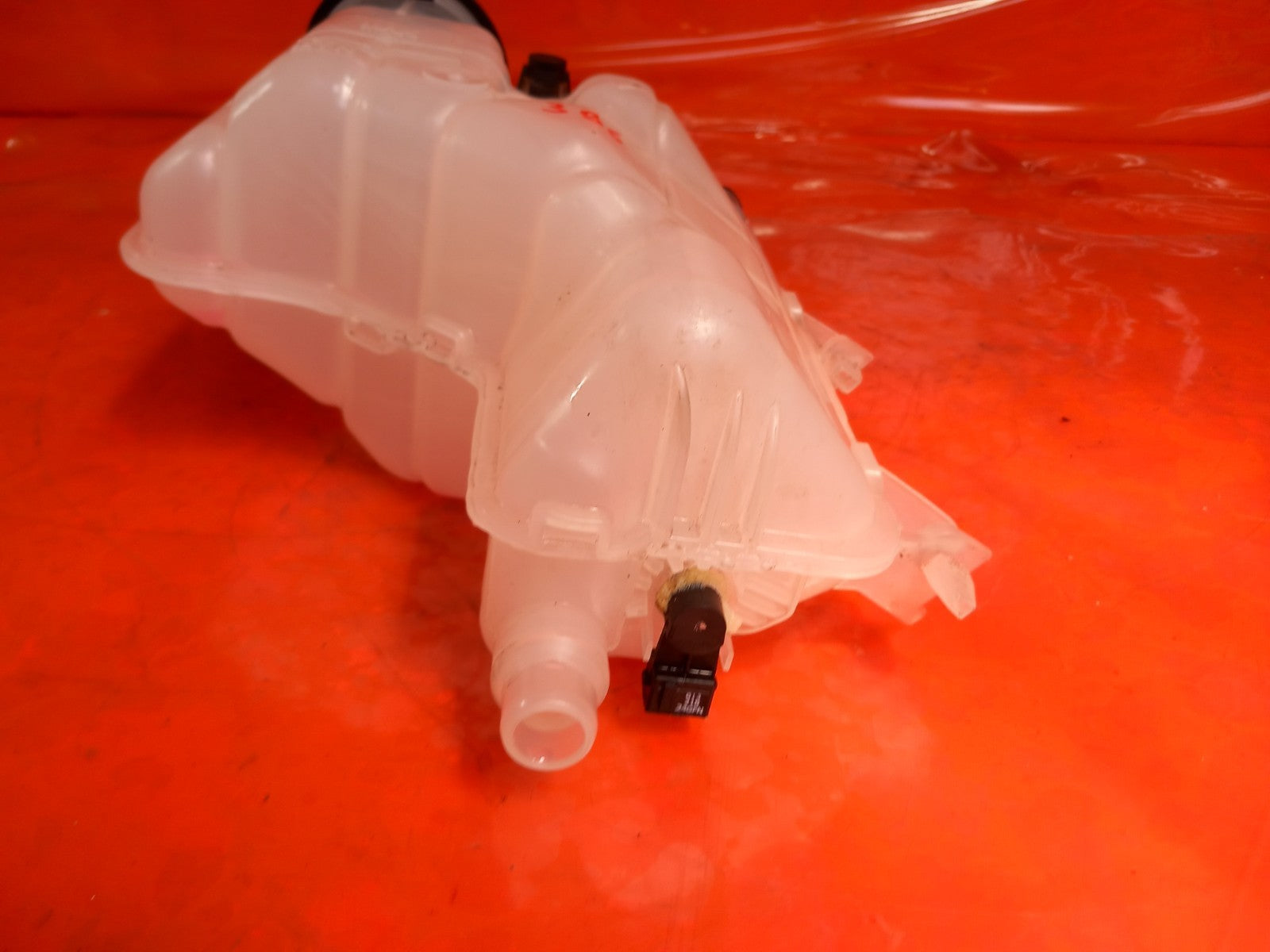 Land Rover Defender L663 3.0 Diesel 2025 Coolant Expansion Tank L8B28A080 A396 - Image 4