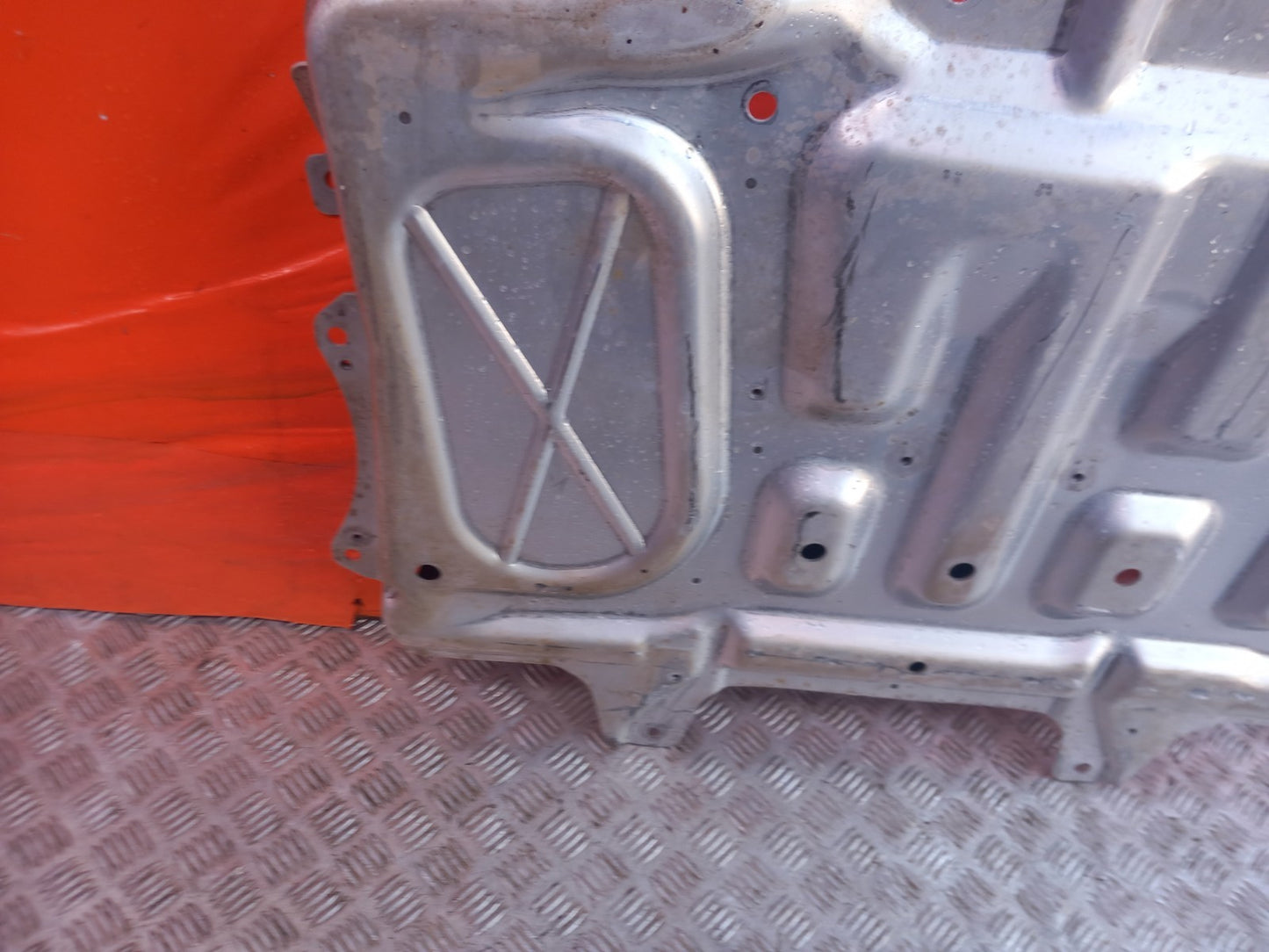 Land Rover Defender L663 3.0 Diesel 2025 Front Bumper Undertray Engine L8B27E063 - Image 10
