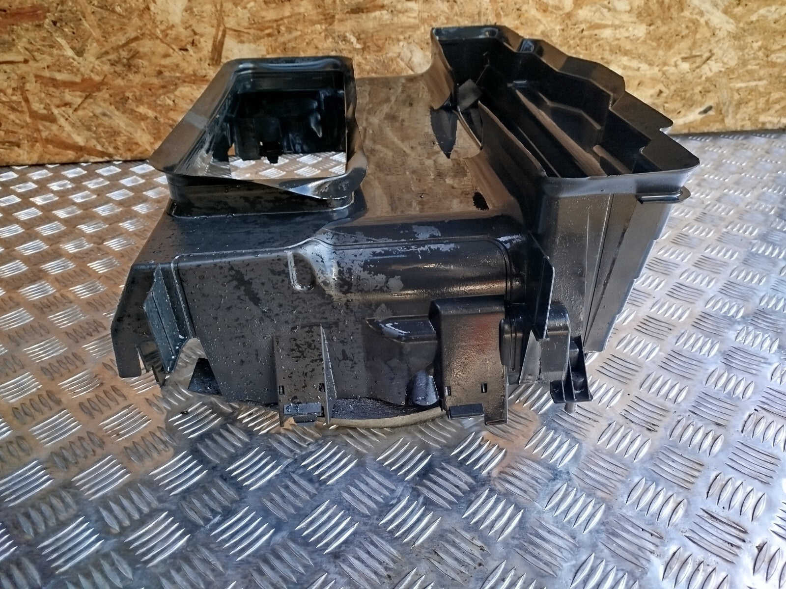 ebay-src:https://i.ebayimg.com/00/s/mtiwmfgxnjaw/z/c-0aaoswkarn2cja/$_57.jpg