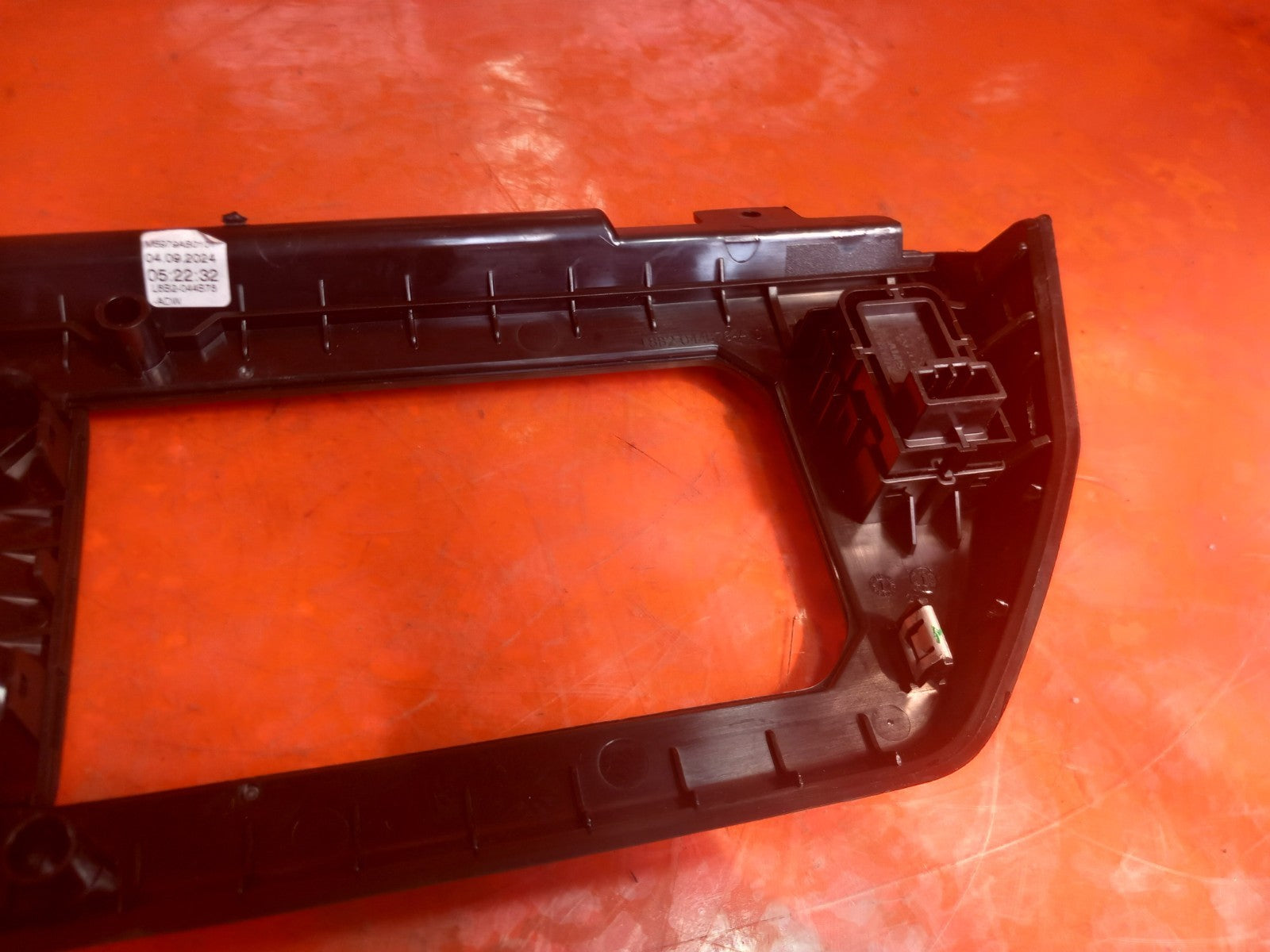 2025 Land Rover Defender L663 Centre Console Trim L8B2-044B78-ADW Warranty A396 - Image 9