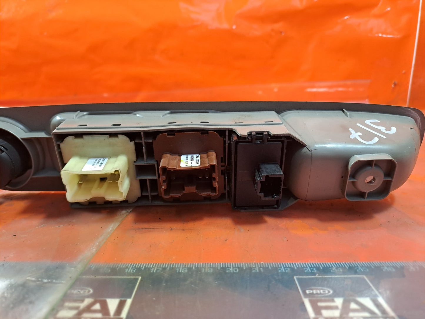 ✅2015 RENAULT ZOE DYNAMIQUE WINDOW MASTER SWITCH FRONT RIGHT 254008973R A317 - Image 5