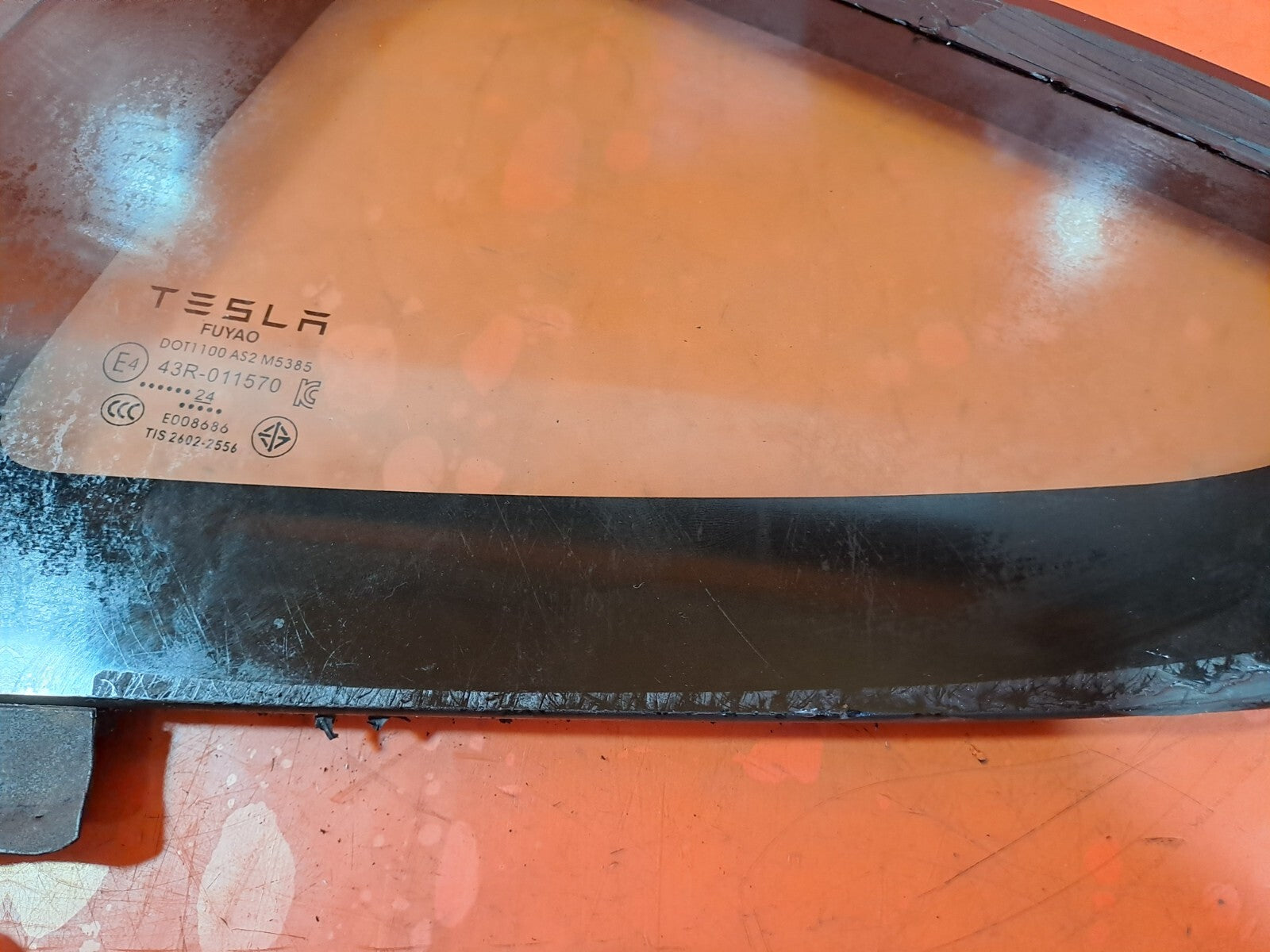 TESLA MODEL 3 LONG 2024 REAR LEFT QUARTER WINDOW GLASS 43R-011570 1910989-00-C - Image 8