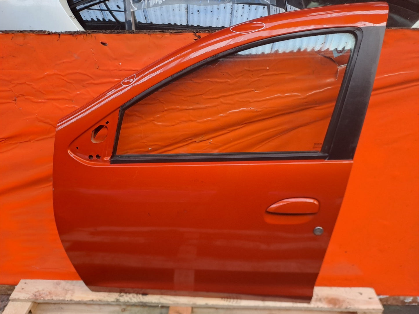 ✅2024 Dacia Duster Journey Front Left Door Orange Dent + Warranty A364 - Image 1