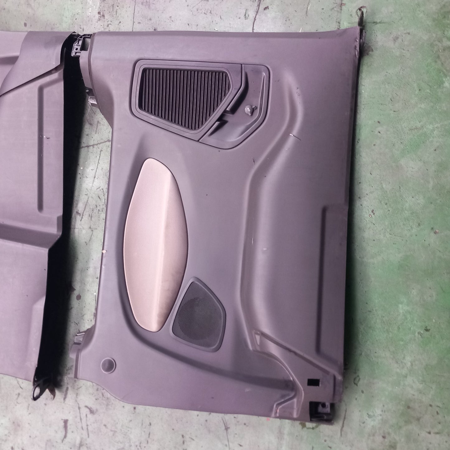 2015 Ford Tourneo Custom Rear Side Panel Interior Trim Pair BK21-B31148 A371 - Image 3