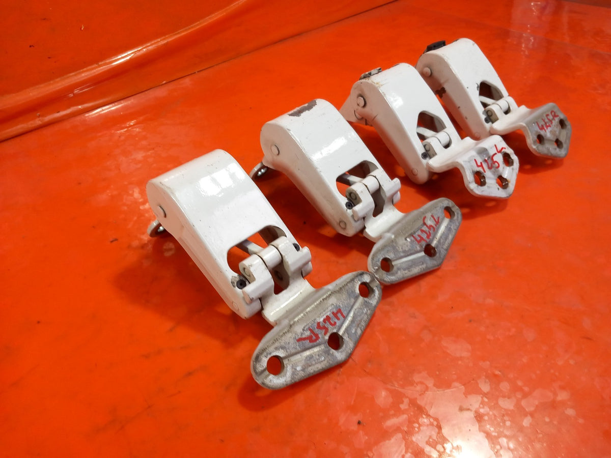 2023 Maxus Deliver 9 Rear Door Hinge Set Warranty A425 - Image 3