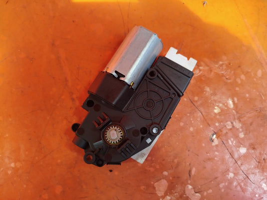 ✅MERCEDES C250 W204 2.1 DIESEL 2011 PANORAMIC SUNROOF MOTOR A2048200808 A283 - Image 1
