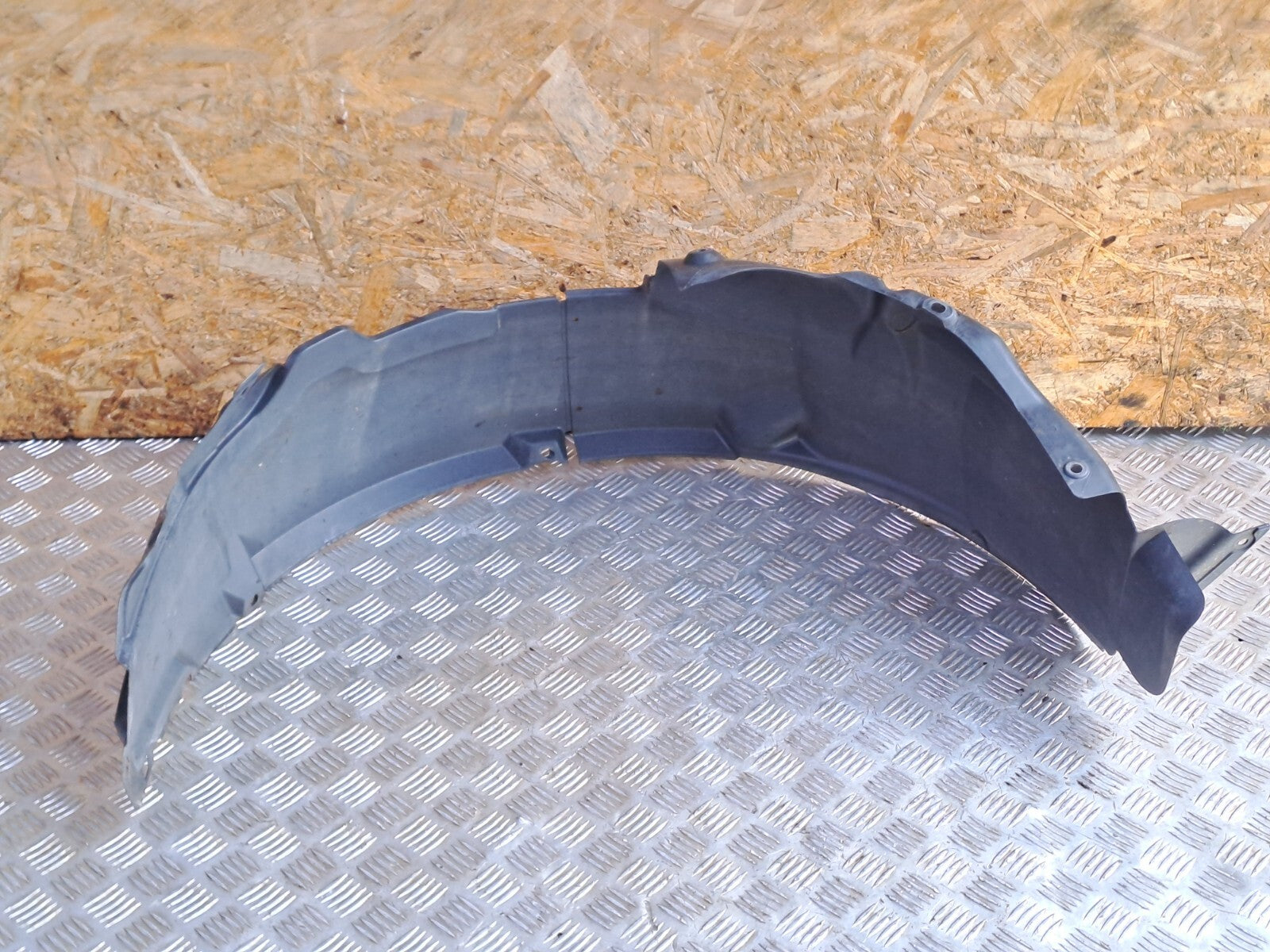 ✅2013 SSANGYONG KORANDO S 2.0D FRONT LEFT WHEEL SPLASH GUARD 79711-34000 A282 - Image 4