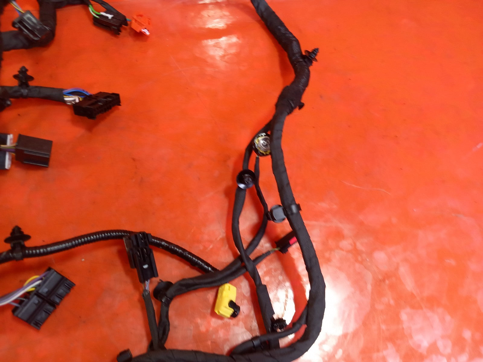 Land Rover Defender L663 3.0 Diesel 2025 Front Right Seat Wiring Loom R8B214B719 - Image 4