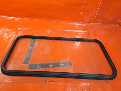 ✅VOLVO FL 5.5 DIESEL 2003 REAR CABIN WINDOW GLASS 43R-00082 Warranty A324 - Image 2