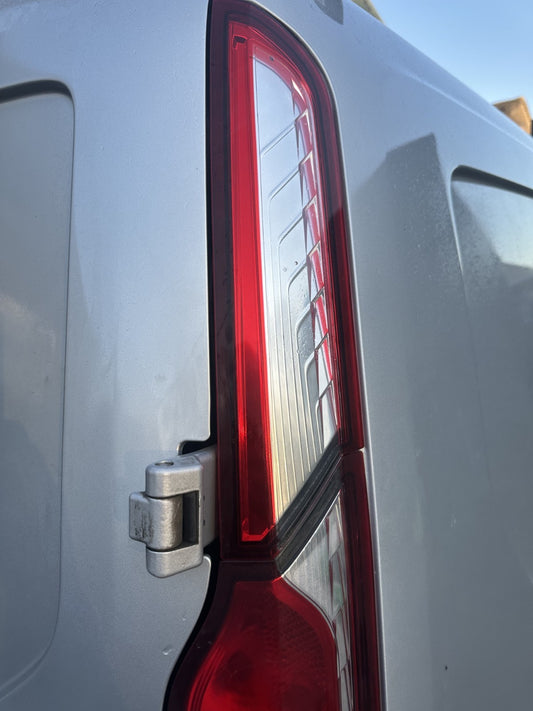 ✅2017 FORD TRANSIT CONNECT REAR RIGHT UPPER TAIL LIGHT DT11-13A602-AD A369 - Image 2