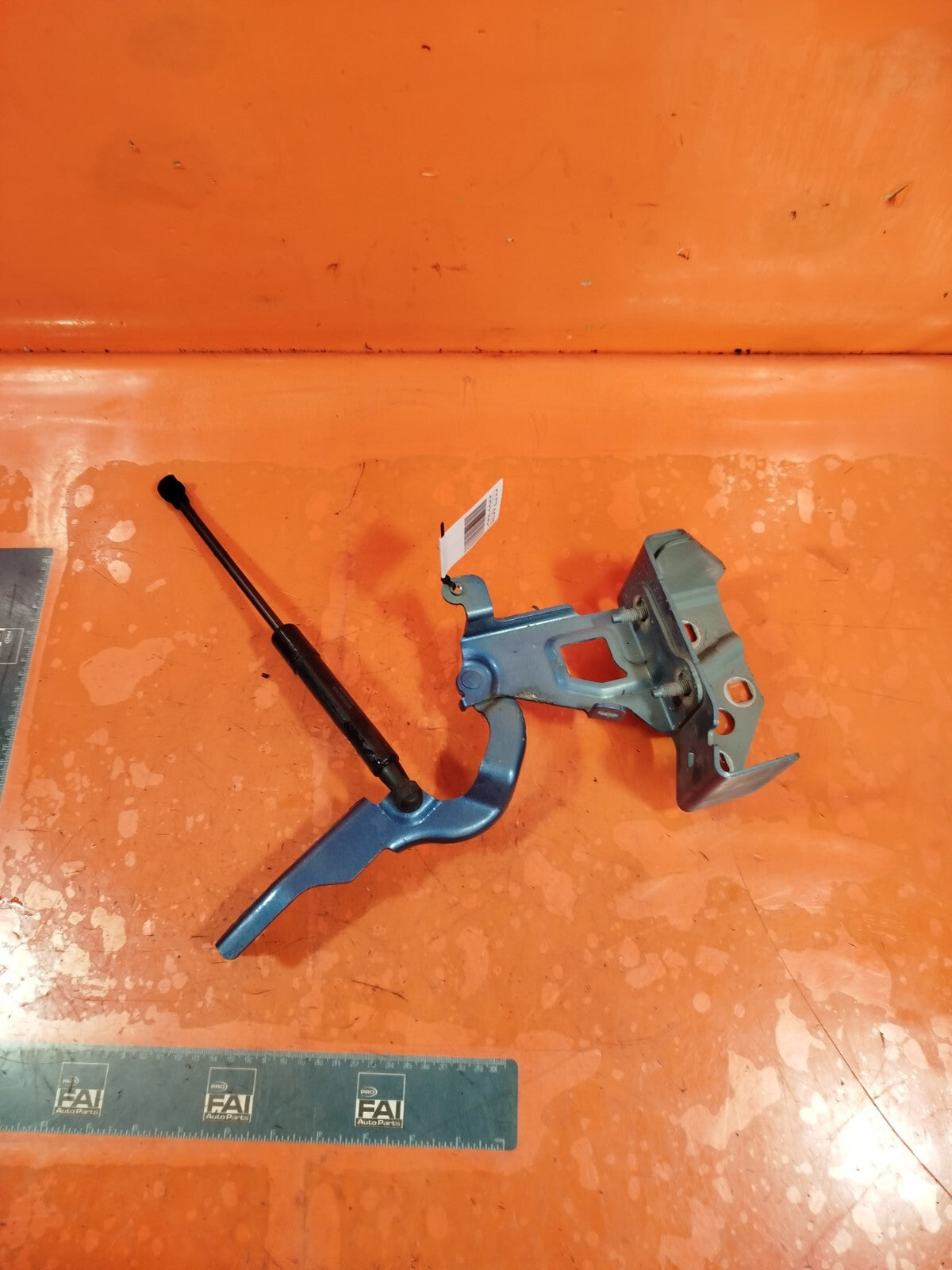 ✅2015 RENAULT TRAFIC MK3 SL27 FRONT LEFT BONNET HINGE & STRUT 654706643R A250 - Image 2