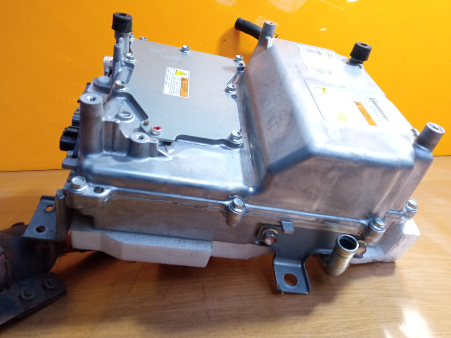 ✅Mitsubishi Outlander 2.0 PHEV Petrol Hybrid 2017 Voltage Converter 9410A130 - Image 4