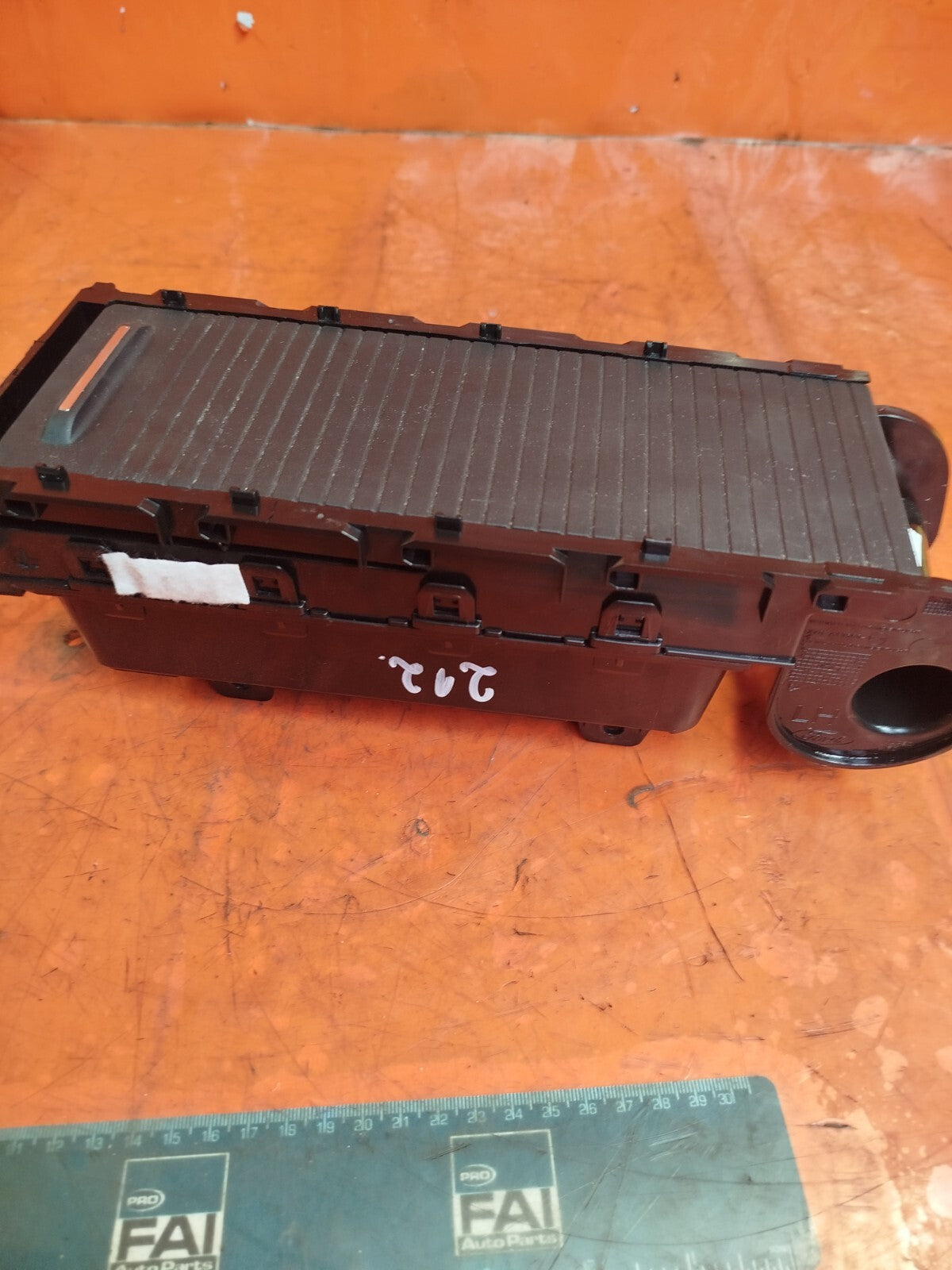 ✅Ford Focus Active X 1.0 Petrol 2021 FRONT CENTRE CONSOLE STORAGE COMPARTMENT - Image 2