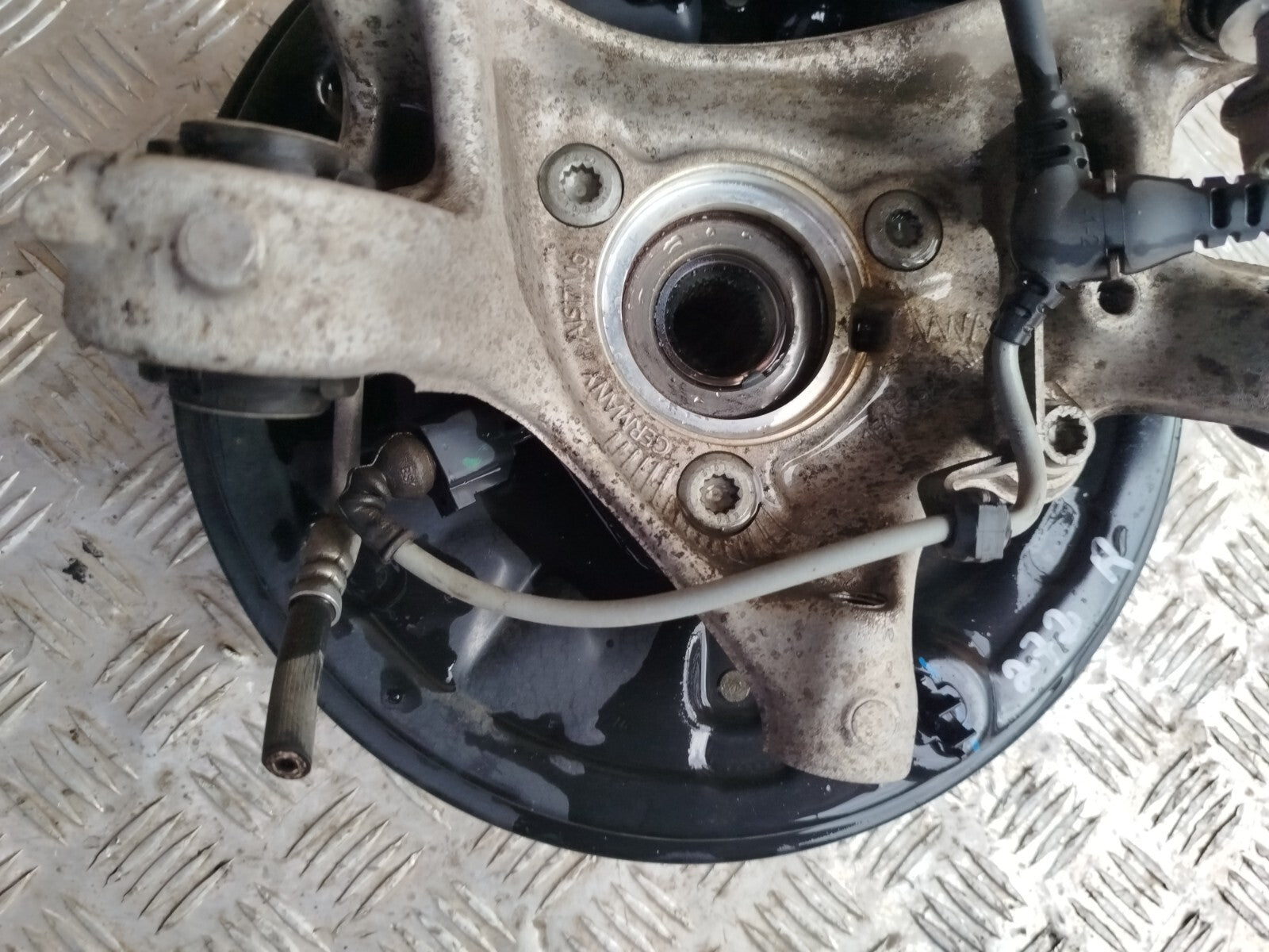 ✅CUPRA BORN V2 Ev 2023 REAR RIGHT WHEEL HUB SPINDLE WITH CONTROL ARMS Warranty - Image 2
