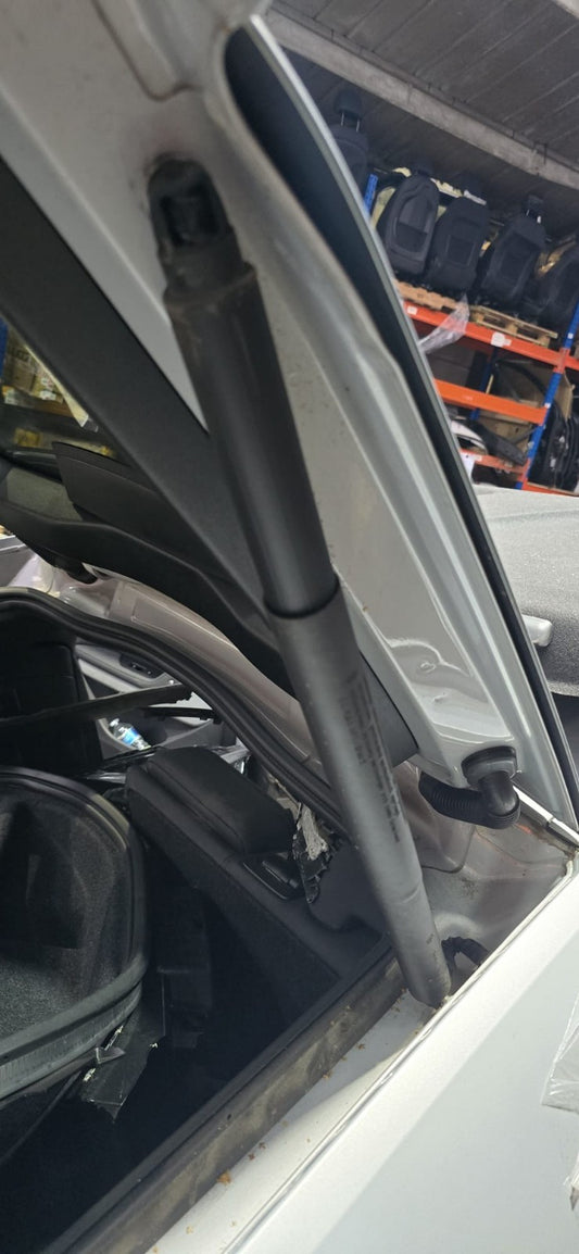 ✅POLESTAR 2 LONG RANGE 2023 TAILGATE GAS STRUT RIGHT 31689670 Warranty A312 - Image 1