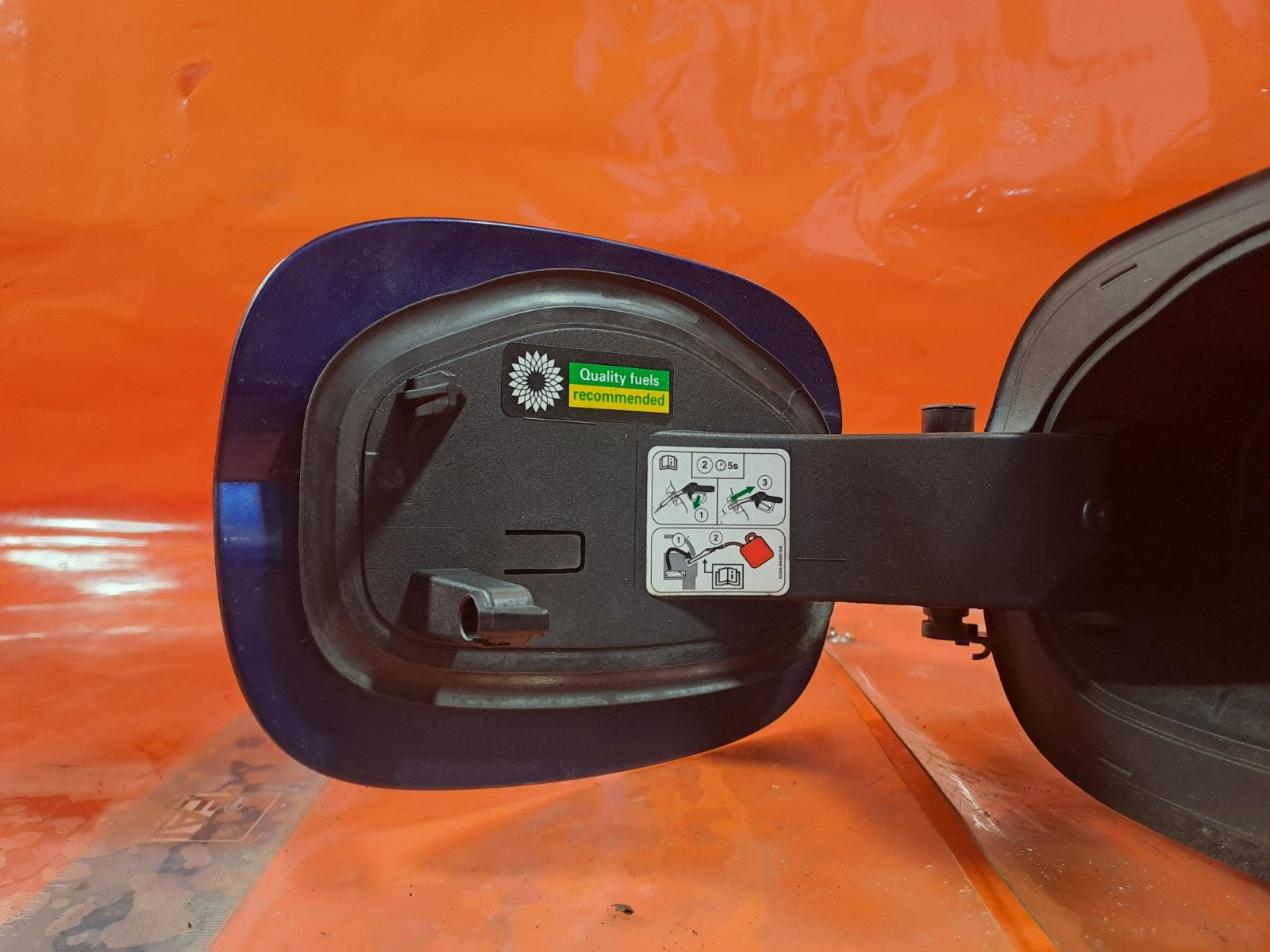 ✅FORD MONDEO MK5 2.0 DIESEL 2016 FUEL FILLER FLAP COVER BLUE DG93220A20AB A254 - Image 3