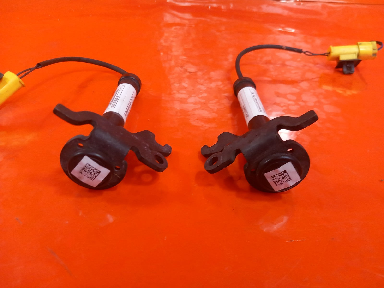 BMW F40 116D 1.5 Diesel 2021 Bonnet Hinge Actuators Pair 0589-P1-000095 A365 - Image 11