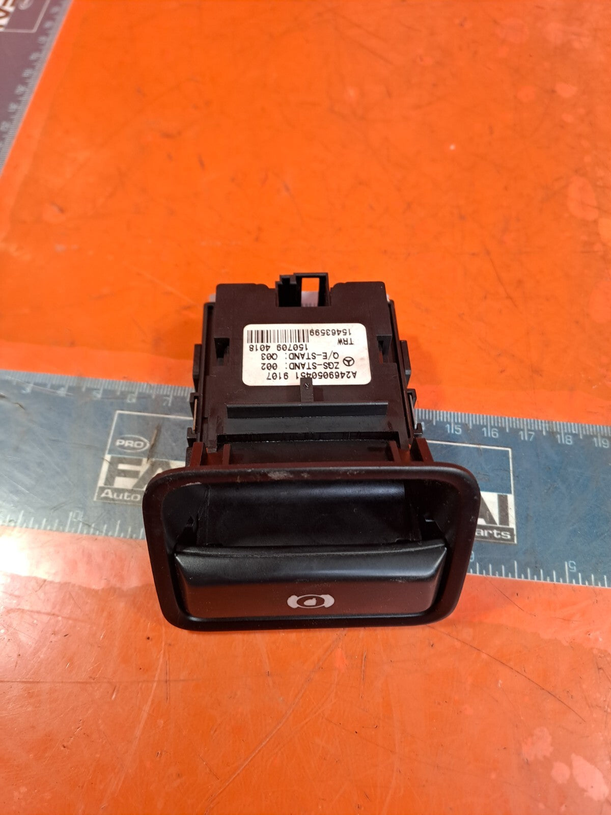 ✅MERCEDES W176 A180 1.5 DIESEL 2015 HANDBRAKE RELEASE SWITCH A2469050451 A235 - Image 2