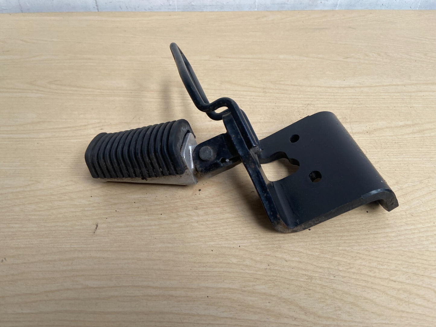 YAMAHA XVS1300C 2015 FRONT LEFT FOOT REST PEG Warranty A031 - Image 2
