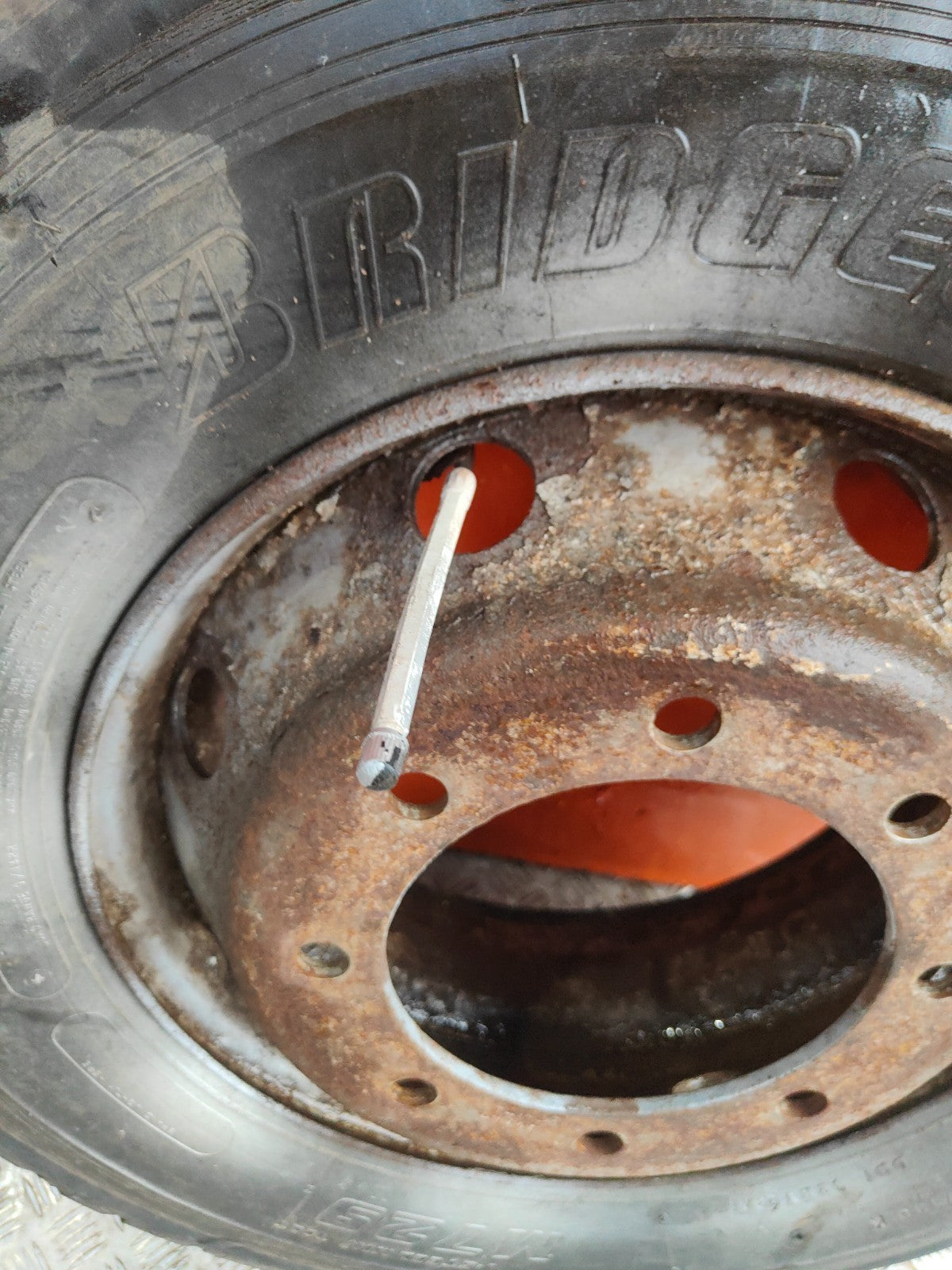 ✅2003 VOLVO FL 5.5D REAR ALLOY WHEEL WITH TYRE 265/70 R19.5 + WARRANTY A324 - Image 7
