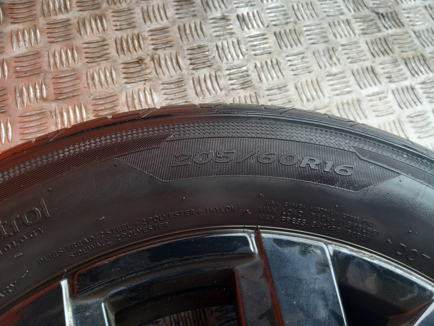 2024 Dacia Jogger Alloy Wheel with Tyre 205/60 R16 403004026R Warranty A391 - Image 9