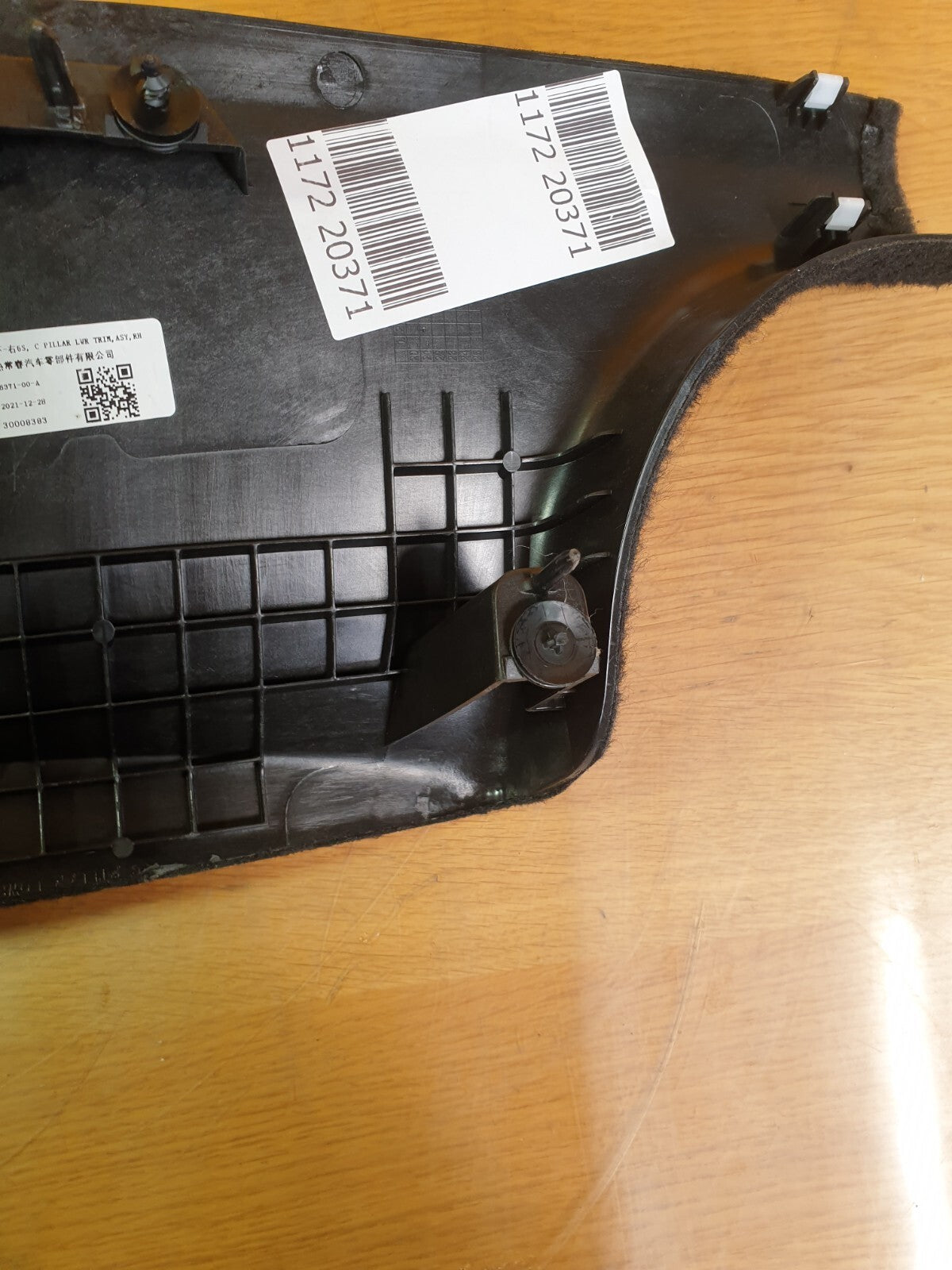 ✅2022 TESLA MODEL Y REAR RIGHT SIDE LOWER C PILLAR TRIM 1616371-00-A + WARRANTY - Image 4