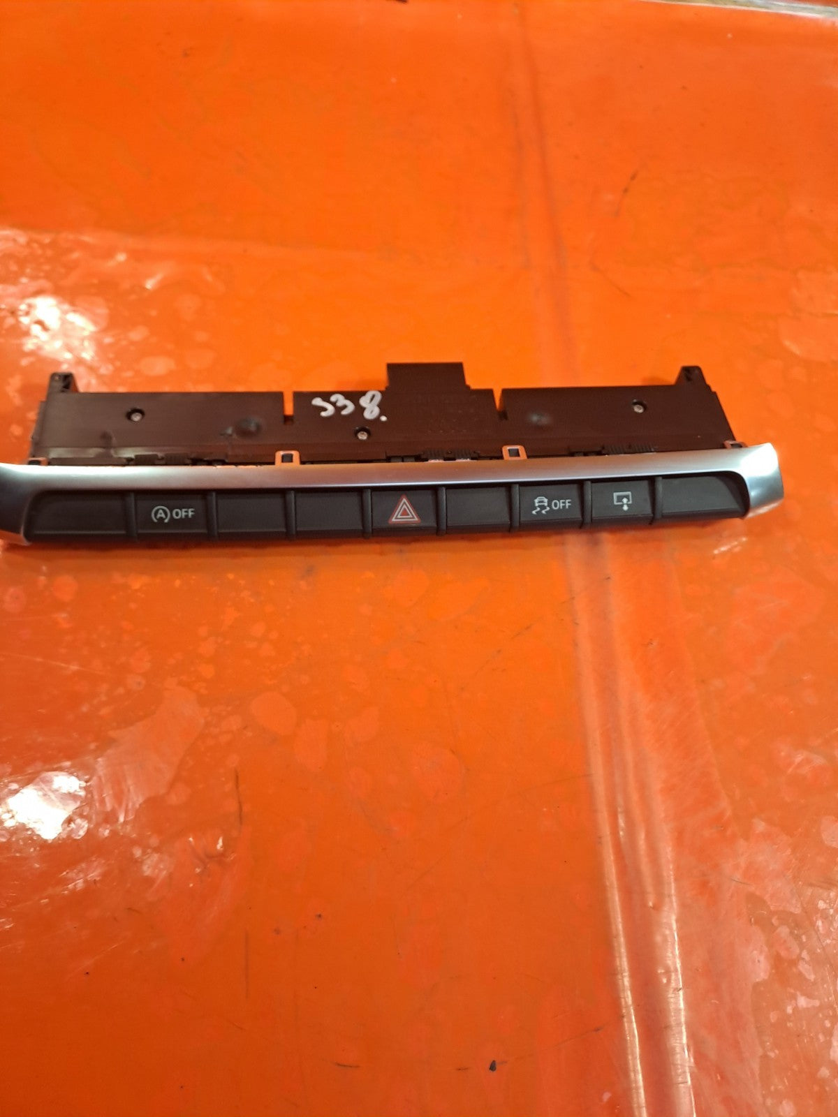 ✅AUDI A3 1.6 DIESEL 2013 HAZARD TRACTION SCREEN SWITCH PANEL 8V0925301AT A338 - Image 3