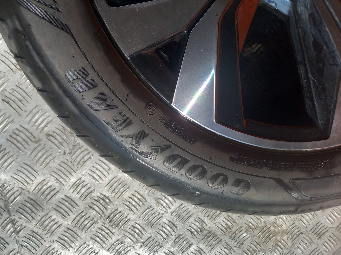 2023 Renault Captur MK2 Alloy Wheel w/ Tyre 215/55 R18 403005075R Warranty A392 - Image 5