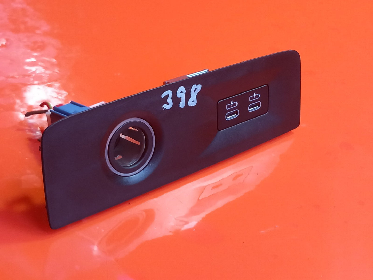 BMW X5 G05 3.0 Petrol 2025 Center Console Auxiliary Power Outlet Cig Lighter - Image 4