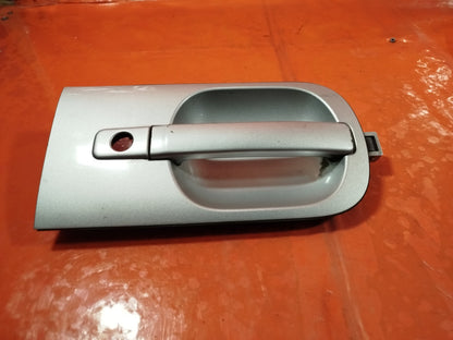 ✅2010 HYUNDAI I800 2.5D DOOR HANDLE FRONT RIGHT SILVER + WARRANTY A325 - Image 3