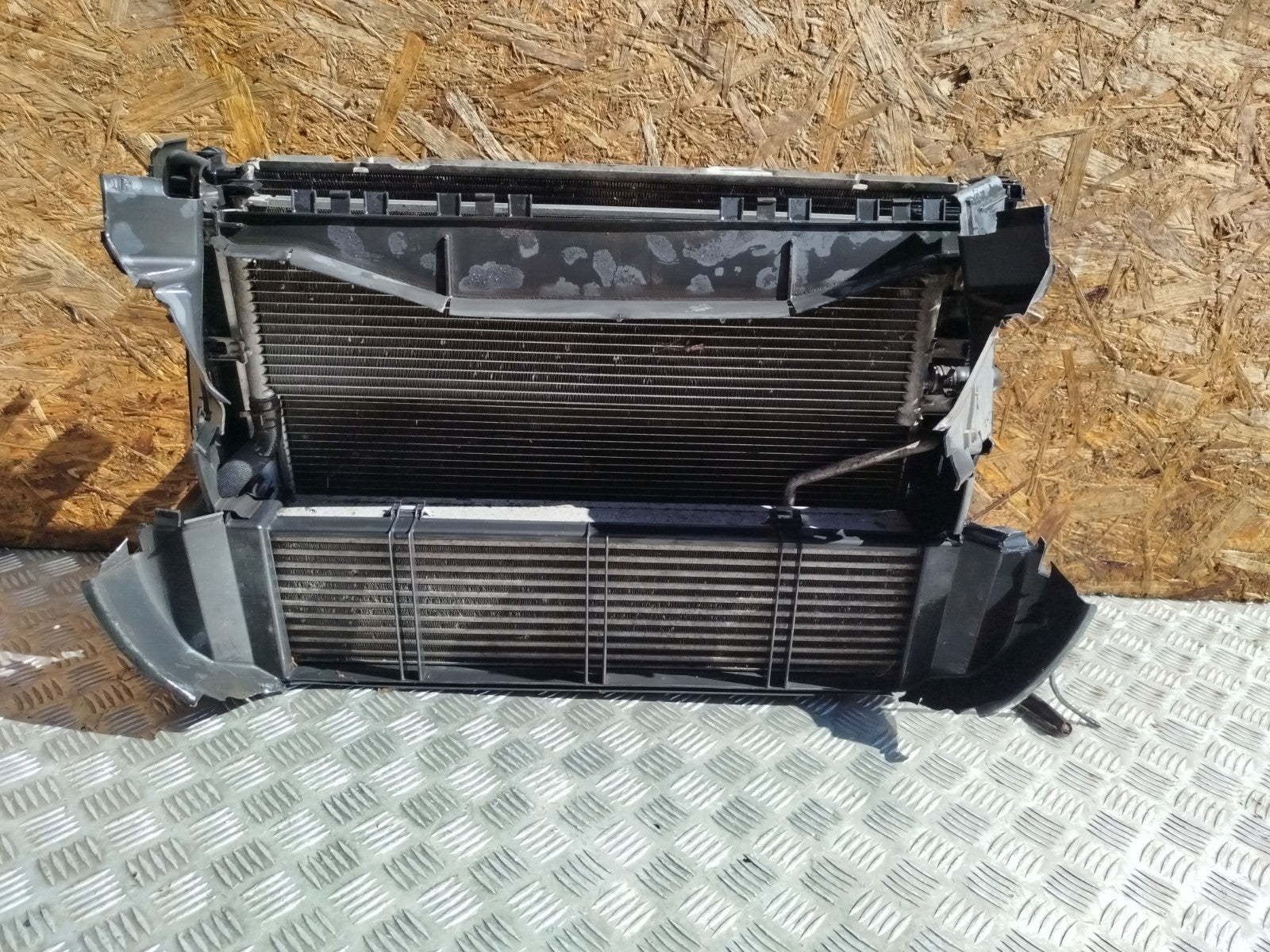 ✅Mercedes E300 W212 2013 2.1 Diesel RADIATOR WITH INTERCOOLER A2045000200 A271 - Image 2