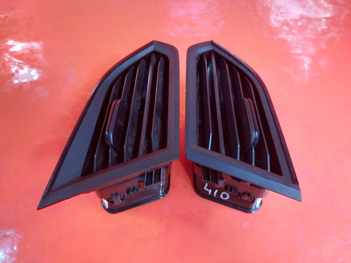VW Transporter T30 2.0 Diesel 2021 Dashboard Air Vents Pair 7L2819704B A410 - Image 4