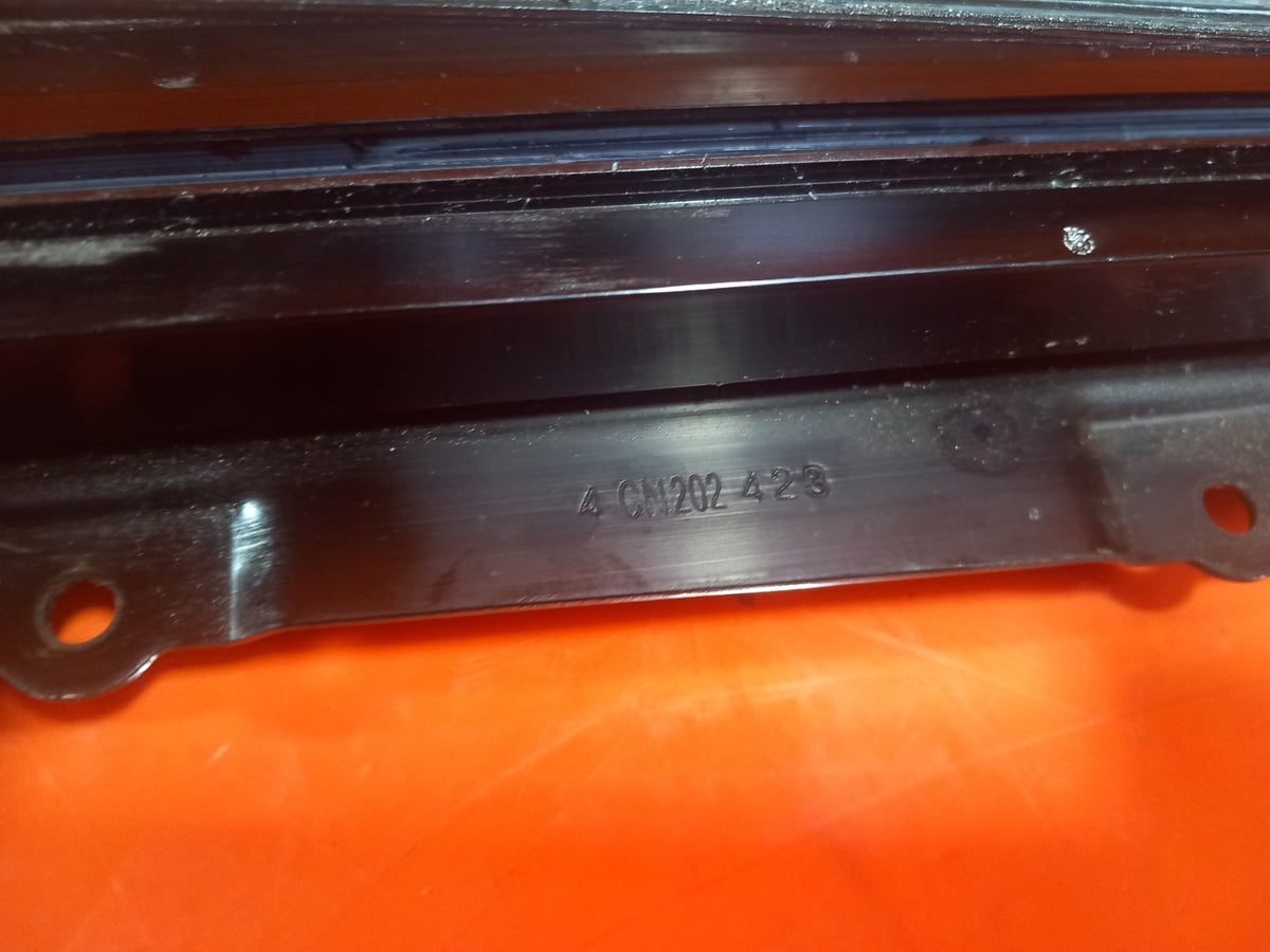 2025 Land Rover Defender L663 Panoramic Roof Rail 883835712RH Warranty A396 - Image 10