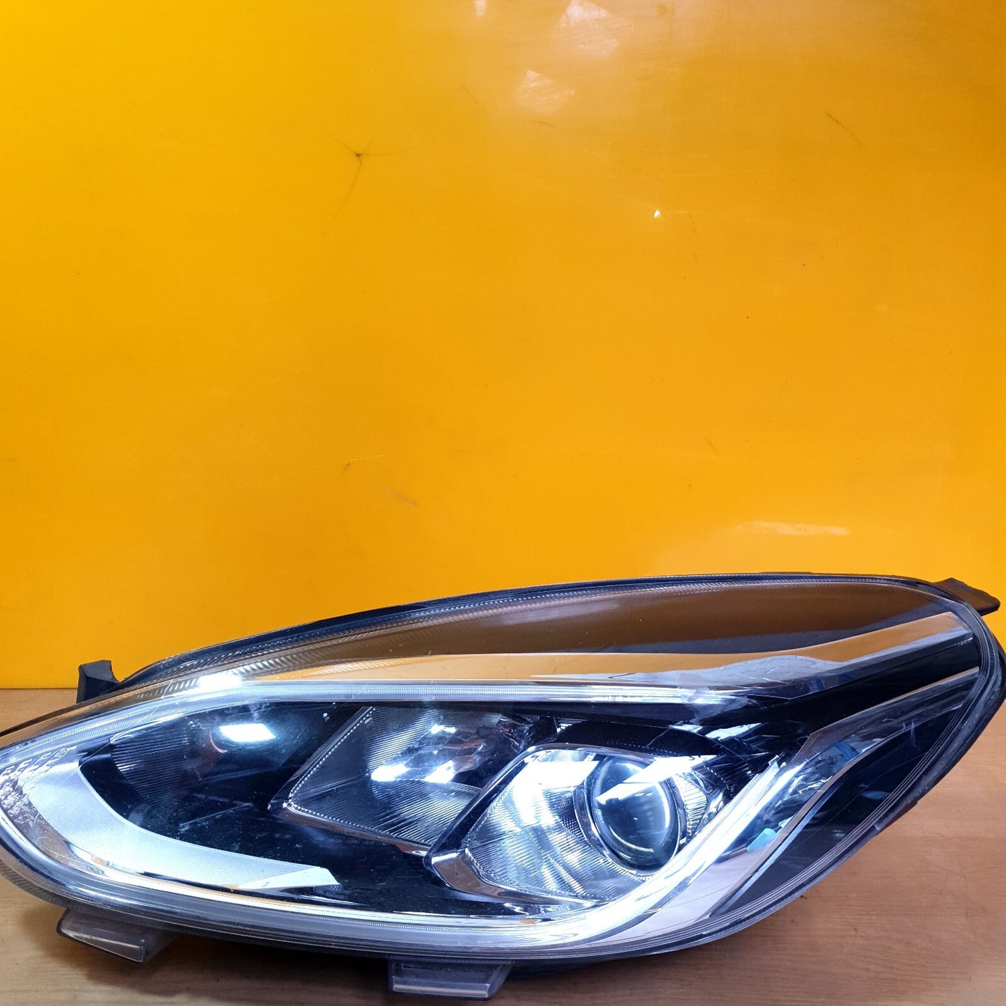 ✅2018 FORD FIESTA MK8 1.0P FRONT LEFT HEADLIGHT H1BB-13W030-DD broken brackets - Image 2