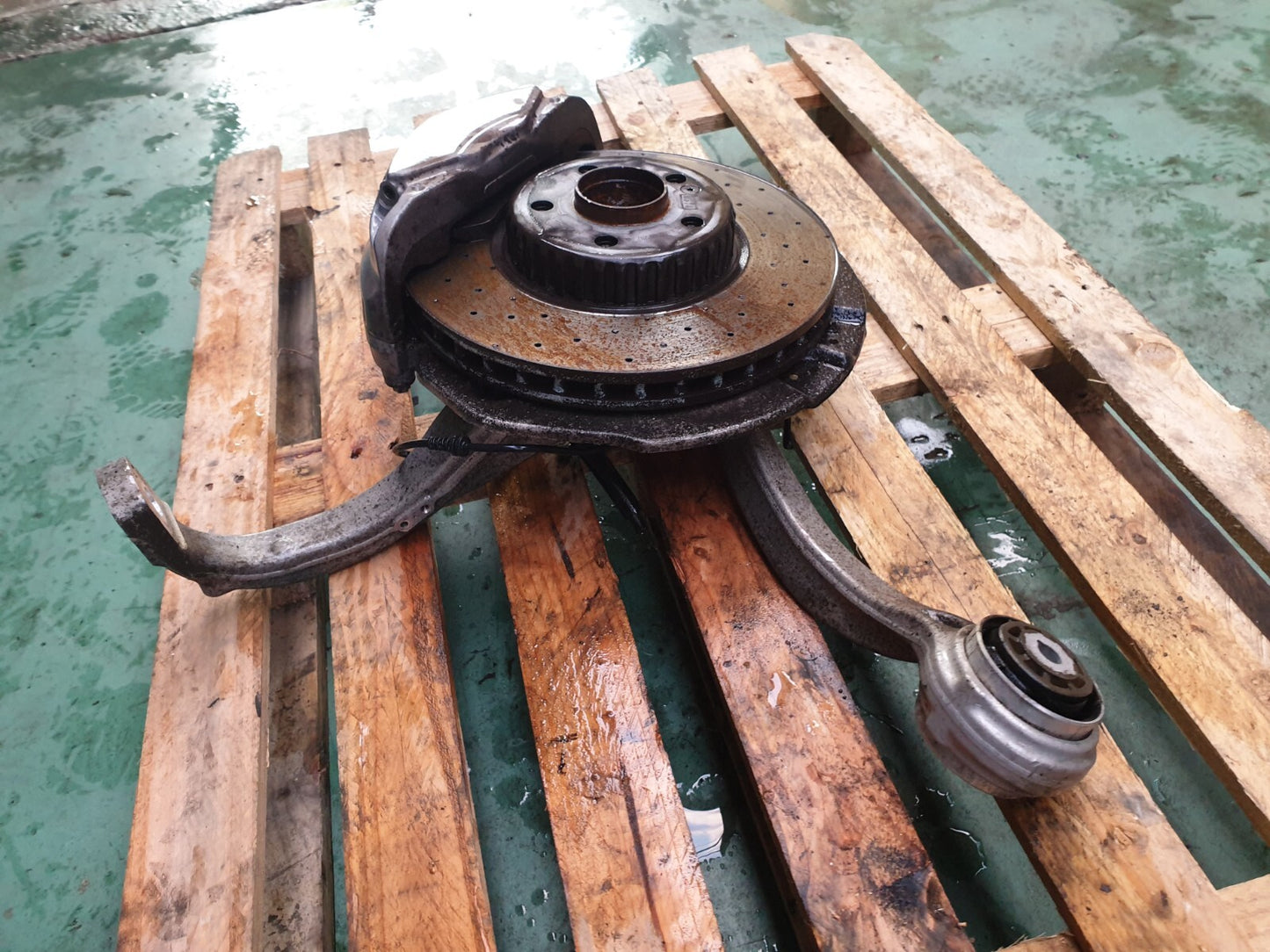 ✅2015 MERCEDES C CLASS W205 2.0P FRONT LEFT WHEEL HUB A2052100 A0004212112 A061 - Image 4