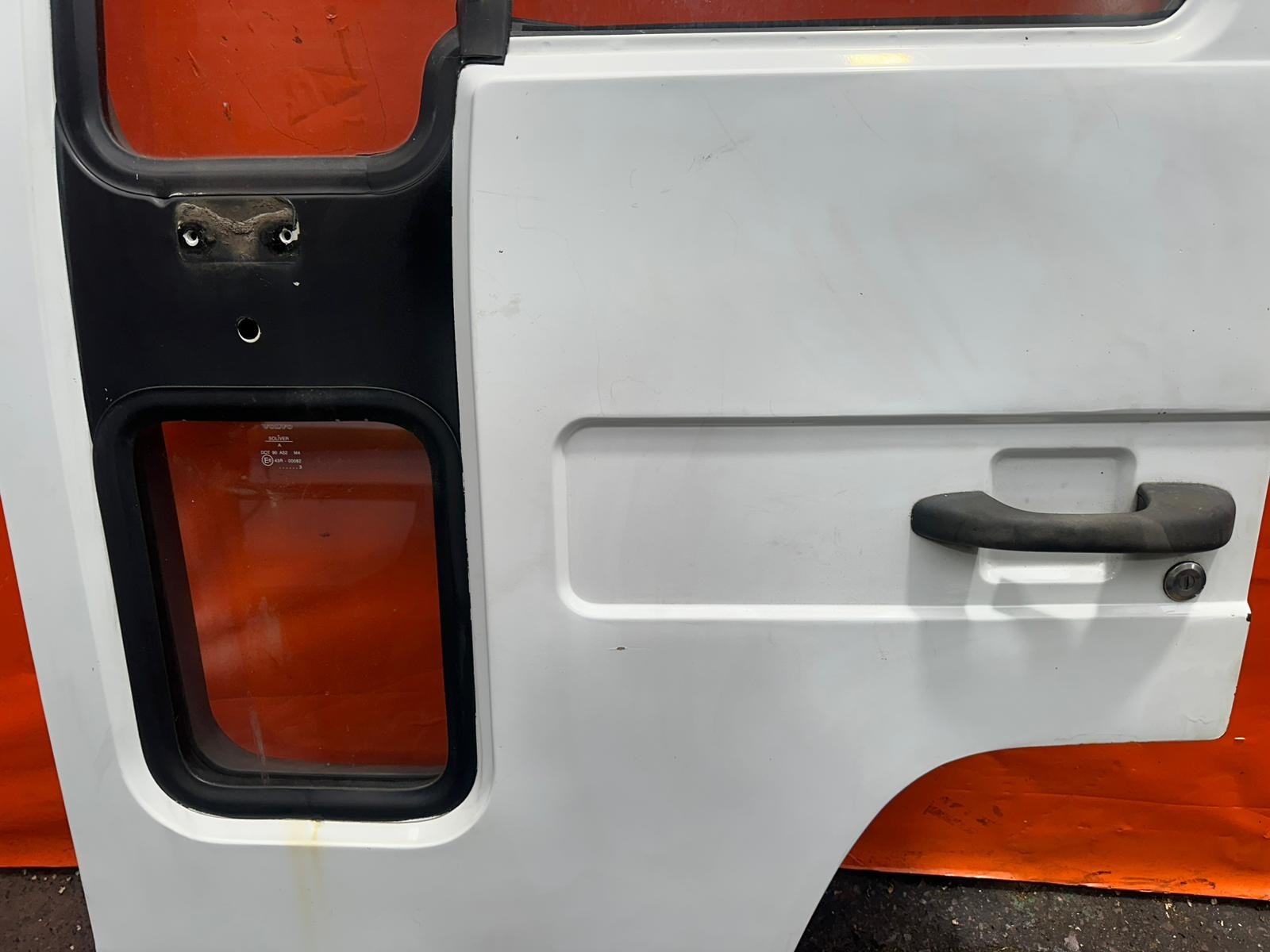 ✅2003 VOLVO FL FRONT LEFT DOOR WHITE + WARRANTY A324 - Image 4