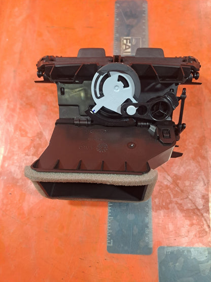 ✅FORD KUGA ST-LINE 2.5 PETROL 2025 REAR CENTRE AIR VENT LJ6B19C570A Warranty - Image 4