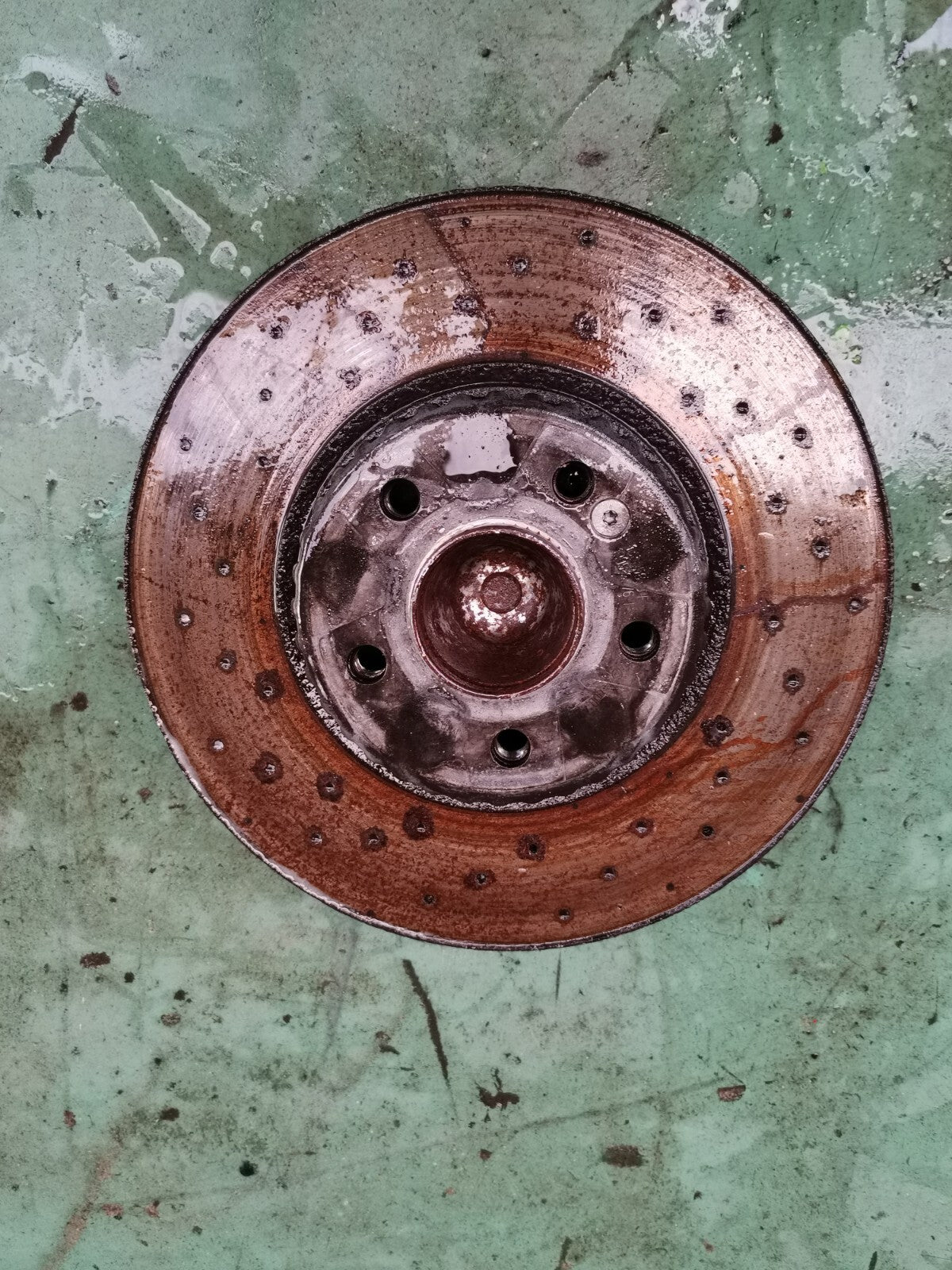 MERCEDES C200 W205 2.0 PETROL 2015 AMG FRONT WHEEL BRAKE DISC AND HUB BEARING - Image 2