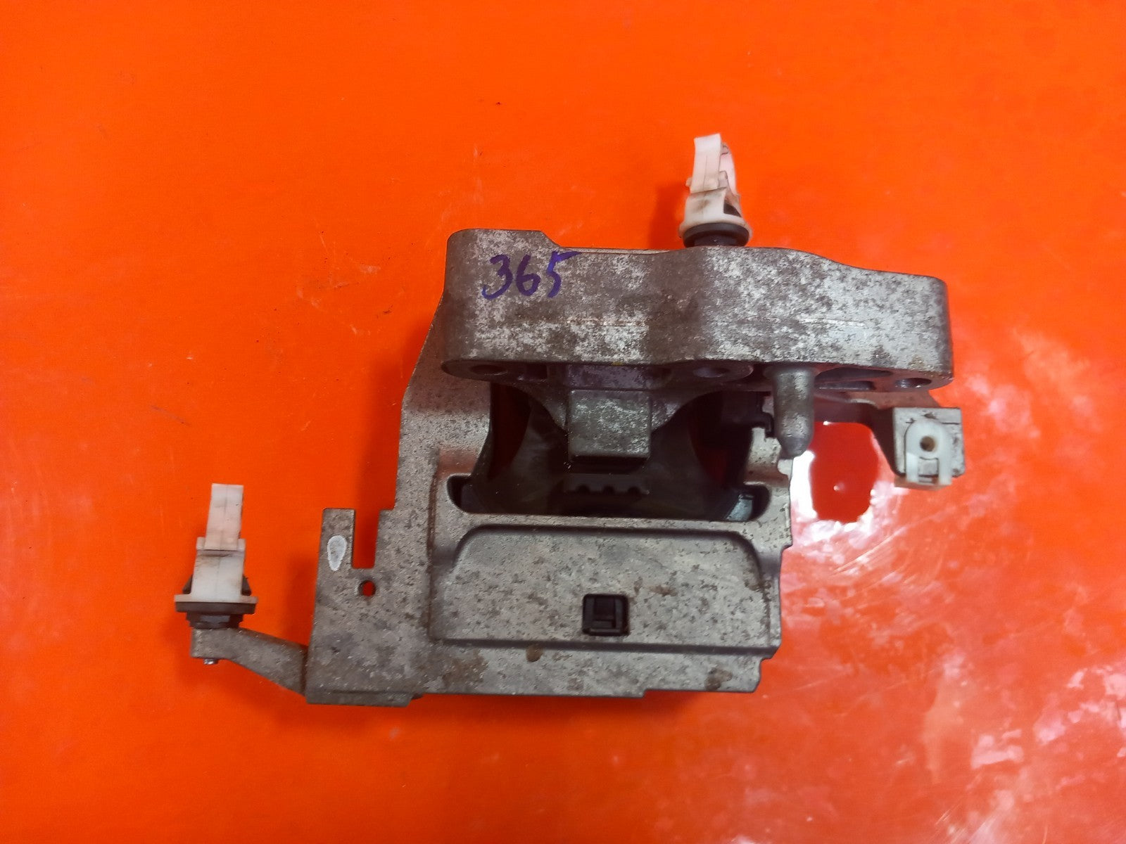 ebay-src:https://i.ebayimg.com/00/s/mtiwmfgxnjaw/z/tgoaaesw7djqnbt1/$_57.jpg