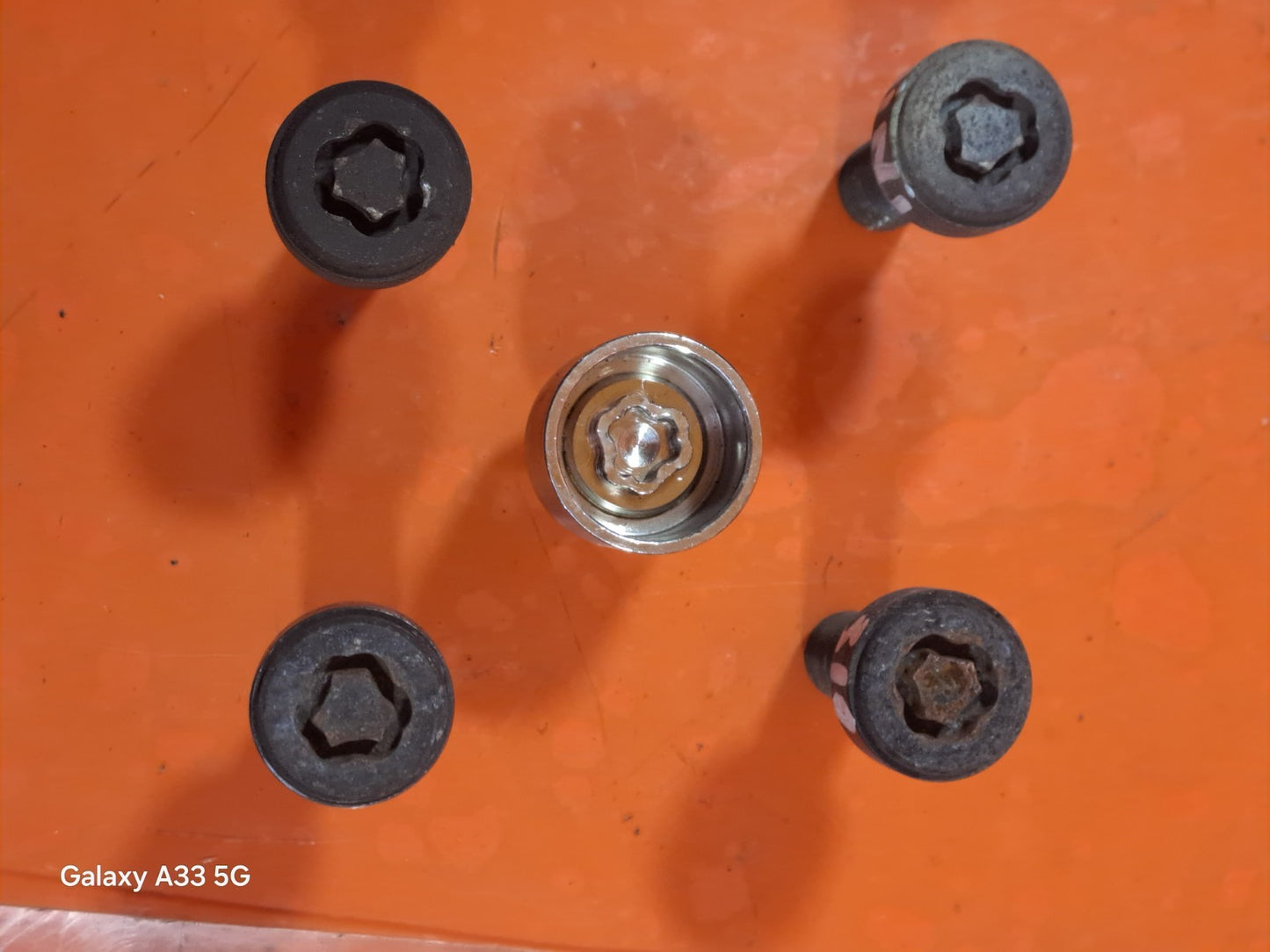 ✅MINI COUNTRYMAN MK3 1.6 DIESEL 2013 WHEEL LOCKING BOLT NUTS Warranty A304 - Image 2