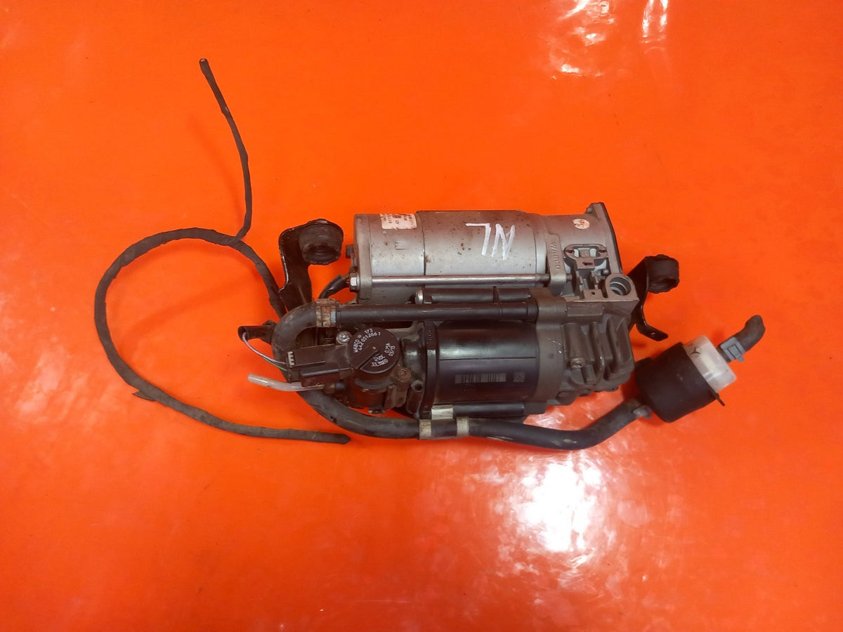 Mercedes E300 W212 2.1 Diesel 2013 Air Suspension Compressor A2123200404 A271 - Image 2