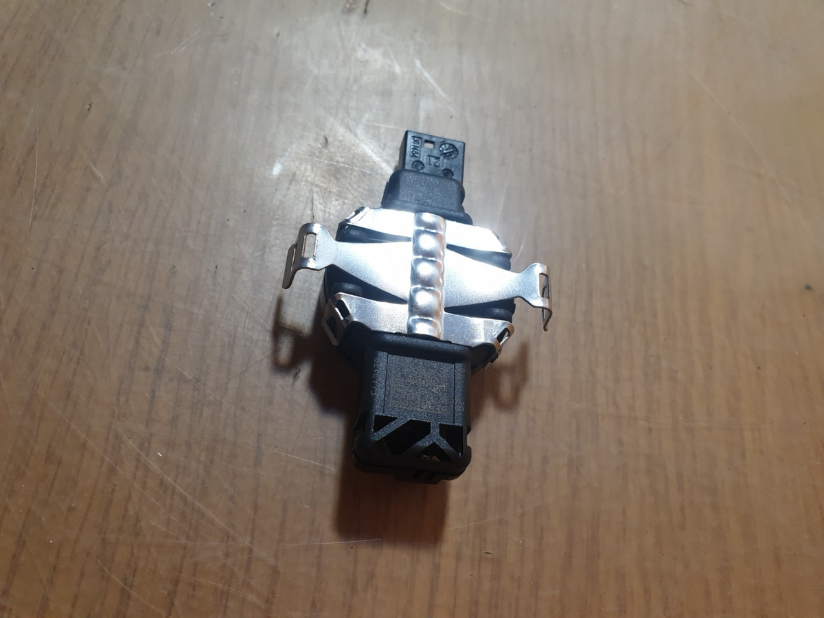 ebay-src:https://i.ebayimg.com/00/s/mtiwmfgxnjaw/z/1ymaaoswbgfosifv/$_57.png
