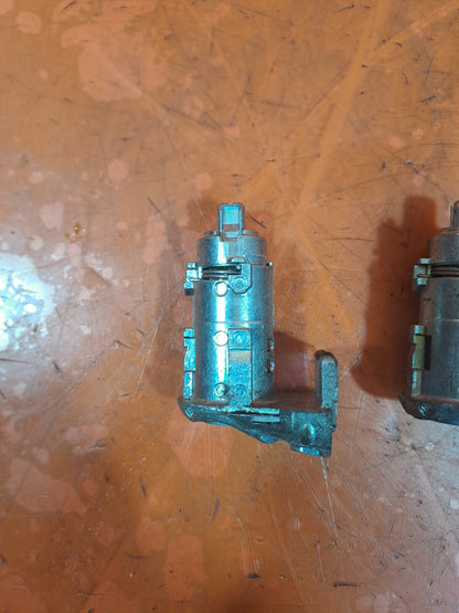 ✅RENAULT TRAFIC MK3 Sl27 1.6 DIESEL 2015 DOOR LOCK BARREL SET A250 - Image 4