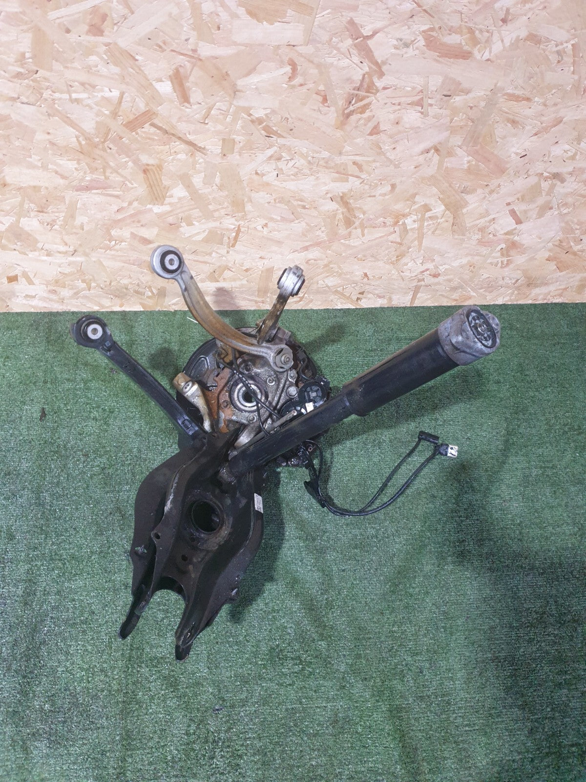 ✅2016 MERCEDES C CLASS W205 2.0P REAR RIGHT SUSPENSION LEG HUB A2053521900 A123 - Image 5