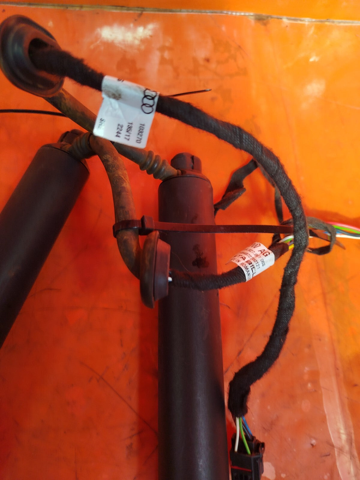 ✅Audi Q2 S-Line 2017 Tailgate Electric Strut Left Right 81A827851 +Warranty A134 - Image 4