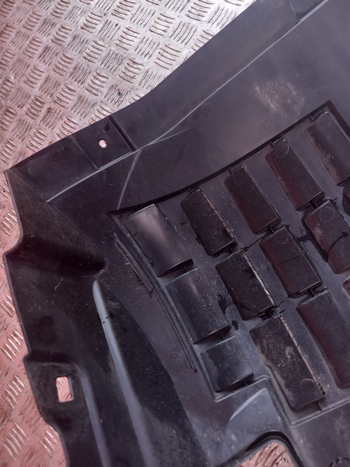Land Rover Defender L663 3.0 Diesel 2025 Front Right Splash Guard L8B216A573AD - Image 9