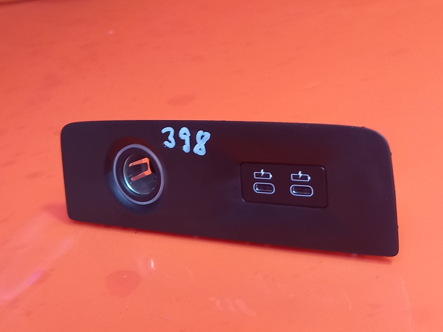 BMW X5 G05 3.0 Petrol 2025 Center Console Auxiliary Power Outlet Cig Lighter - Image 3