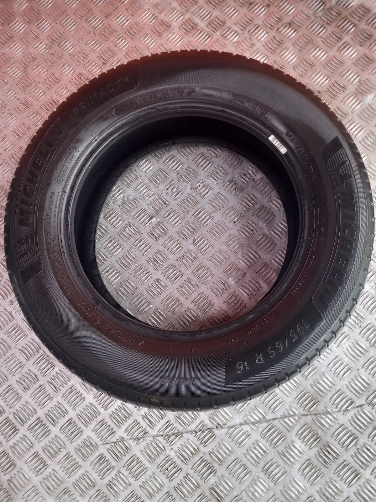 Michelin Primacy 4 Tyre 195/65 R16 3.69 mm Warranty xAA - Image 1