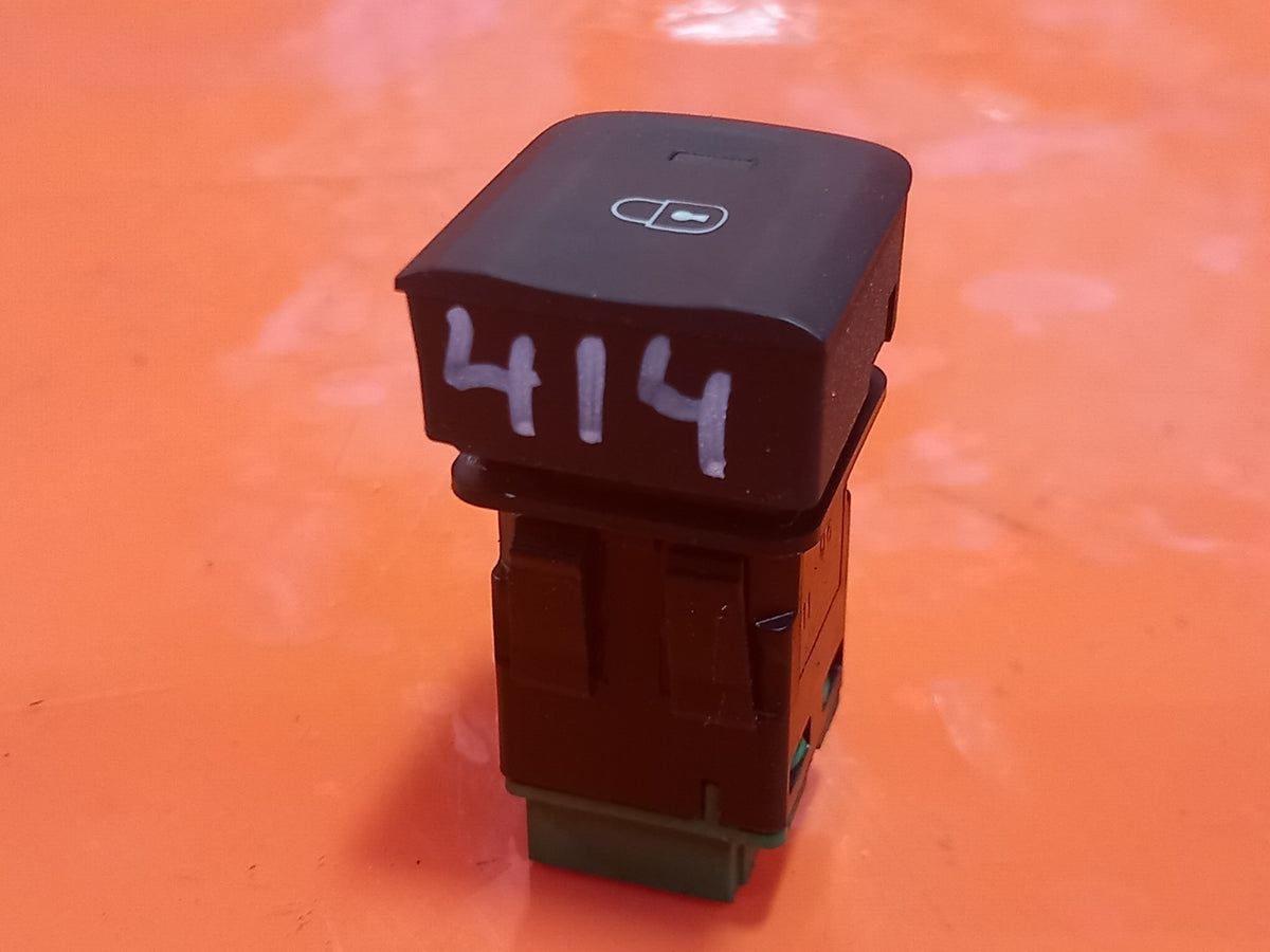 ebay-src:https://i.ebayimg.com/00/s/mtiwmfgxnjaw/z/xqyaaeswtjfqvmmq/$_57.jpg