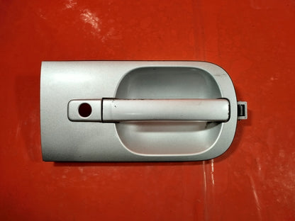✅2010 HYUNDAI I800 2.5D DOOR HANDLE FRONT RIGHT SILVER + WARRANTY A325 - Image 1